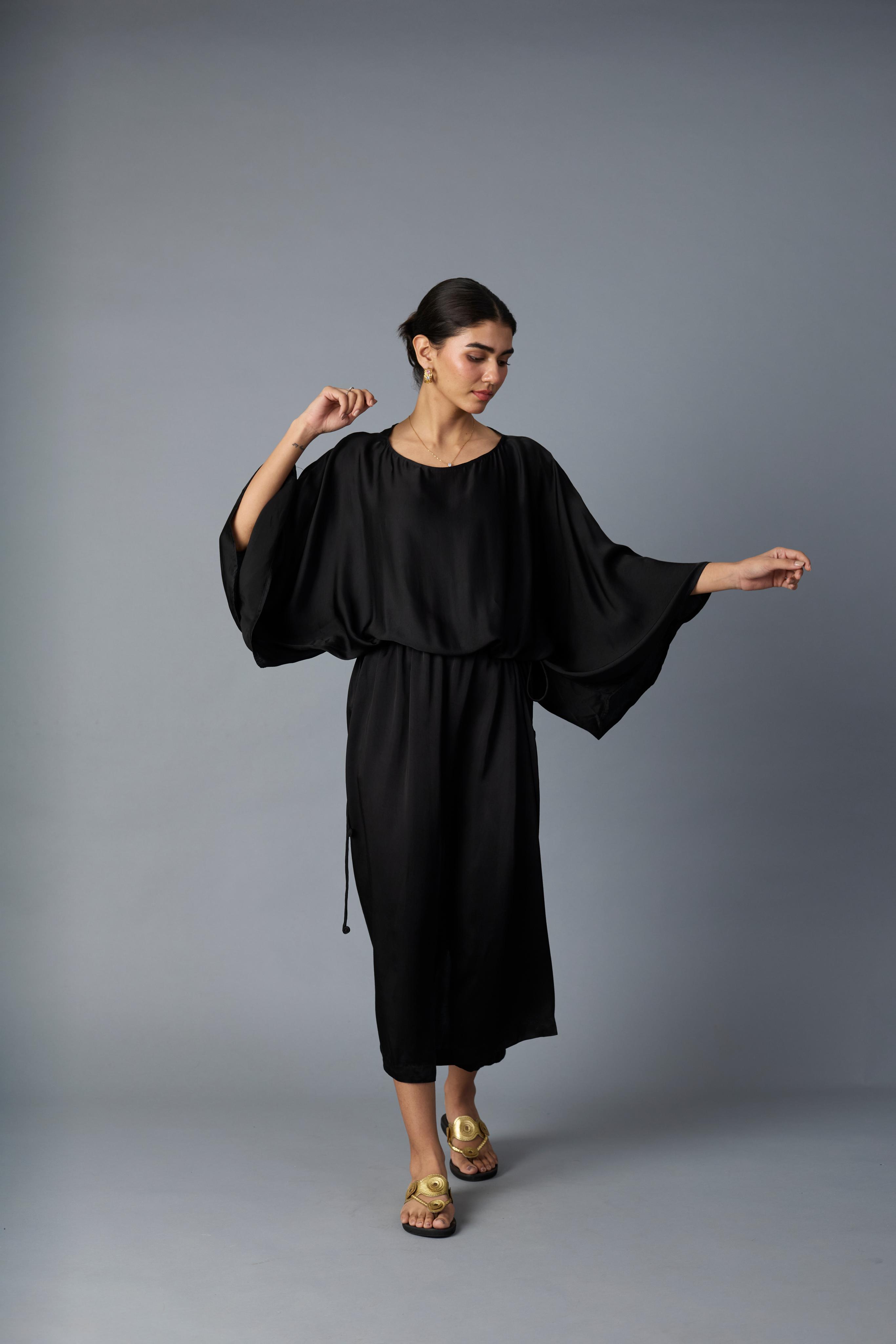BATWING DRESS BLACK – Vasstram