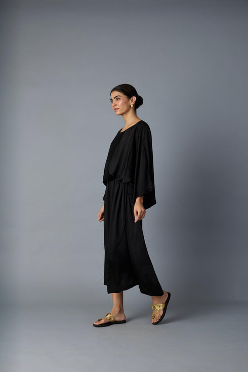 BATWING DRESS BLACK
