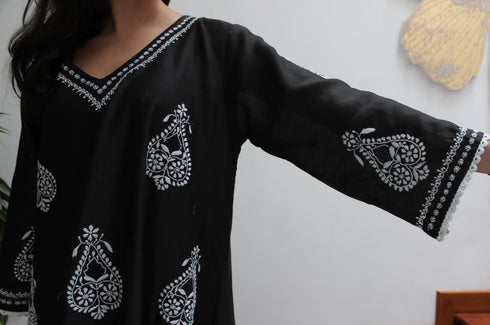 CHIKANKARI BLACK ASYMMETRICAL KURTA