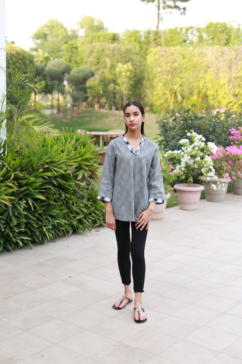 V NECK CHECK TOP