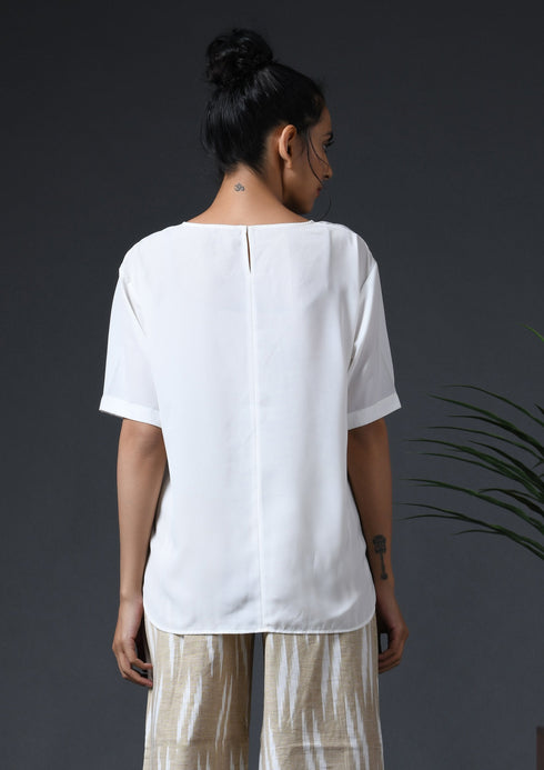 U-CUT HALF SLEEVE TOP