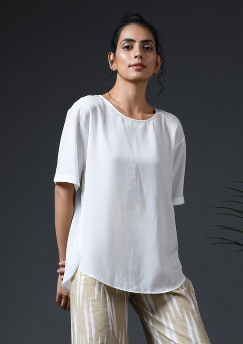 U-CUT HALF SLEEVE TOP
