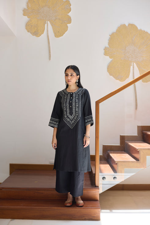 BLACK STRAIGHT FIT KURTA