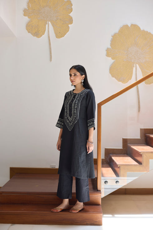 BLACK STRAIGHT FIT KURTA