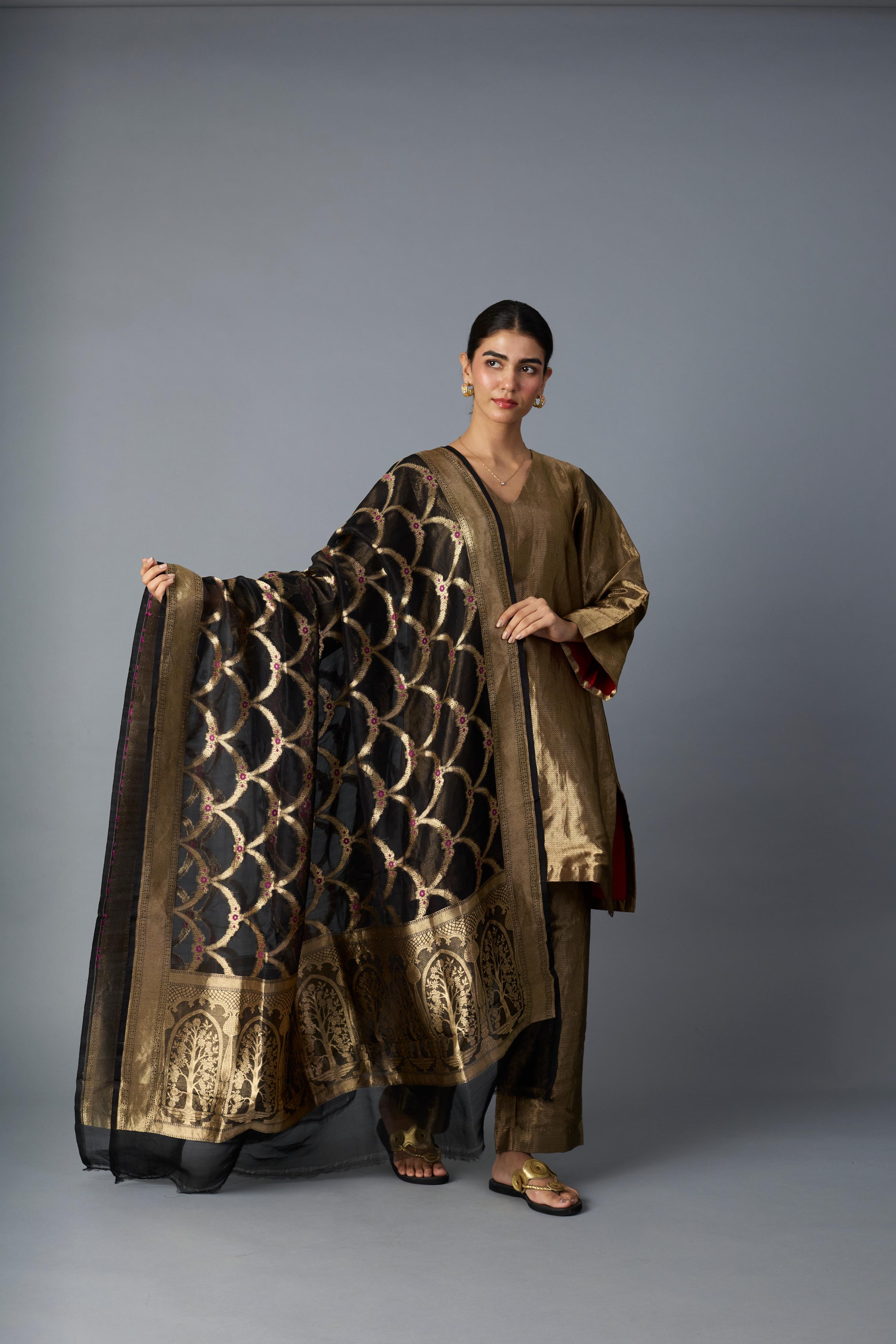 CHAMKILA KURTA & PANT SET