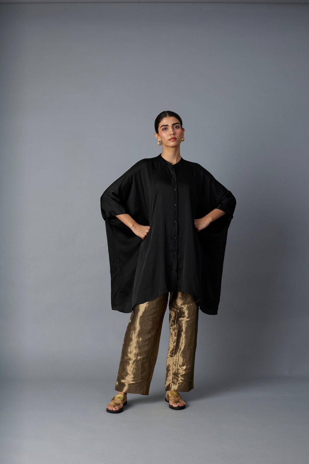ZOHA ANTI-FIT SHIRT- BLACK