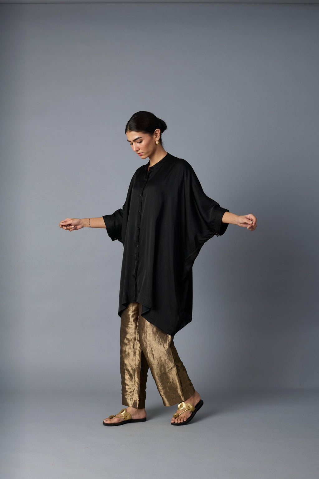 ZOHA ANTI-FIT SHIRT- BLACK