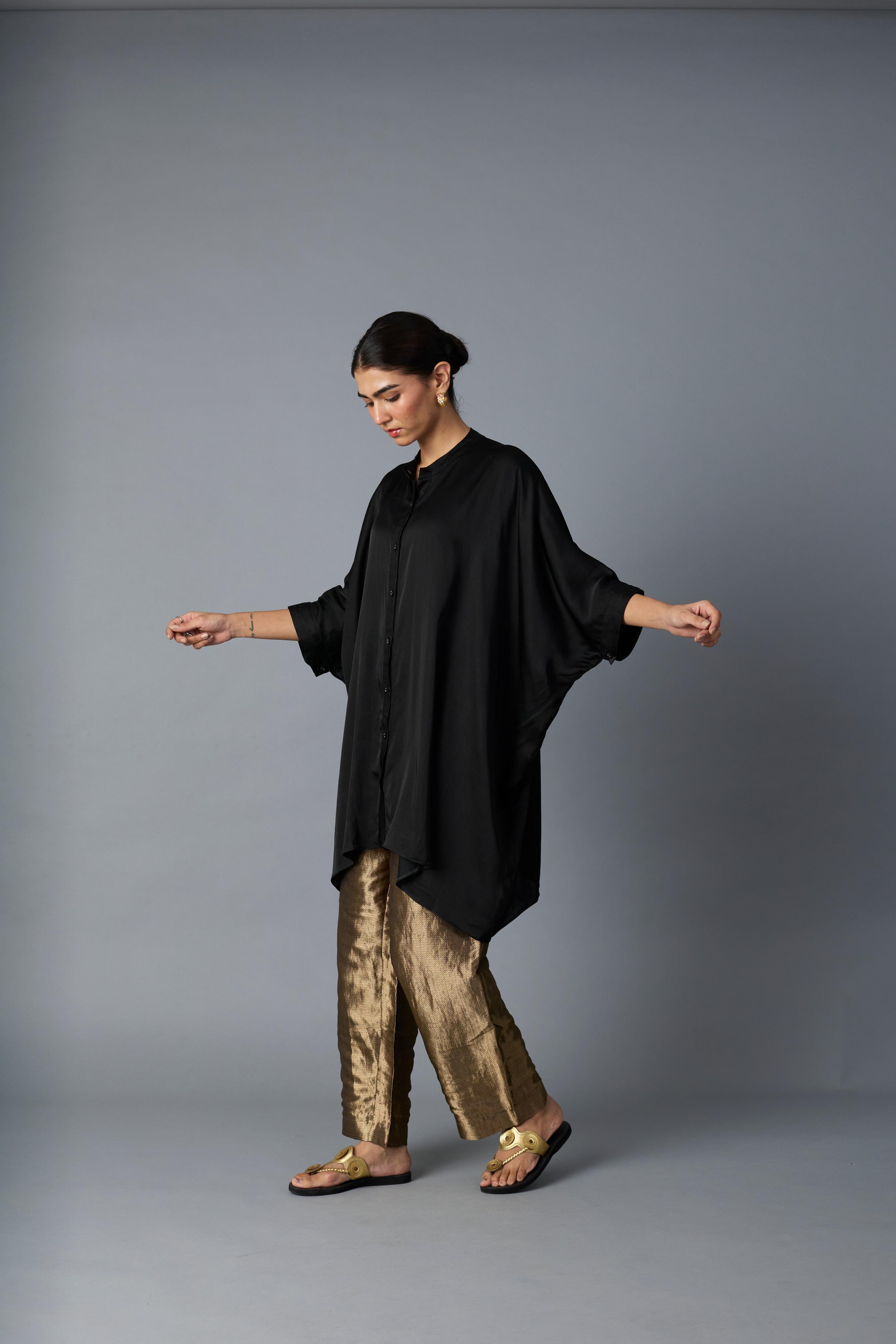 ZOHA ANTI-FIT SHIRT- BLACK