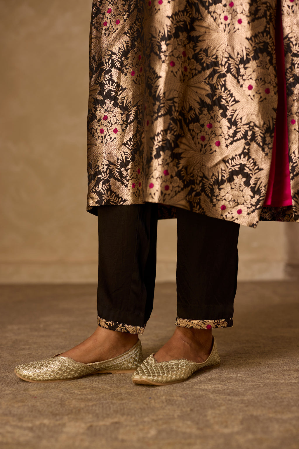 HAZARA KURTA WITH PLAIN PANT SET (SET OF TWO)