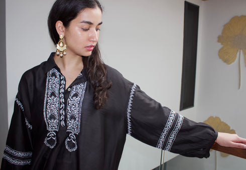 COLLARED SHORT KURTA - BLACK