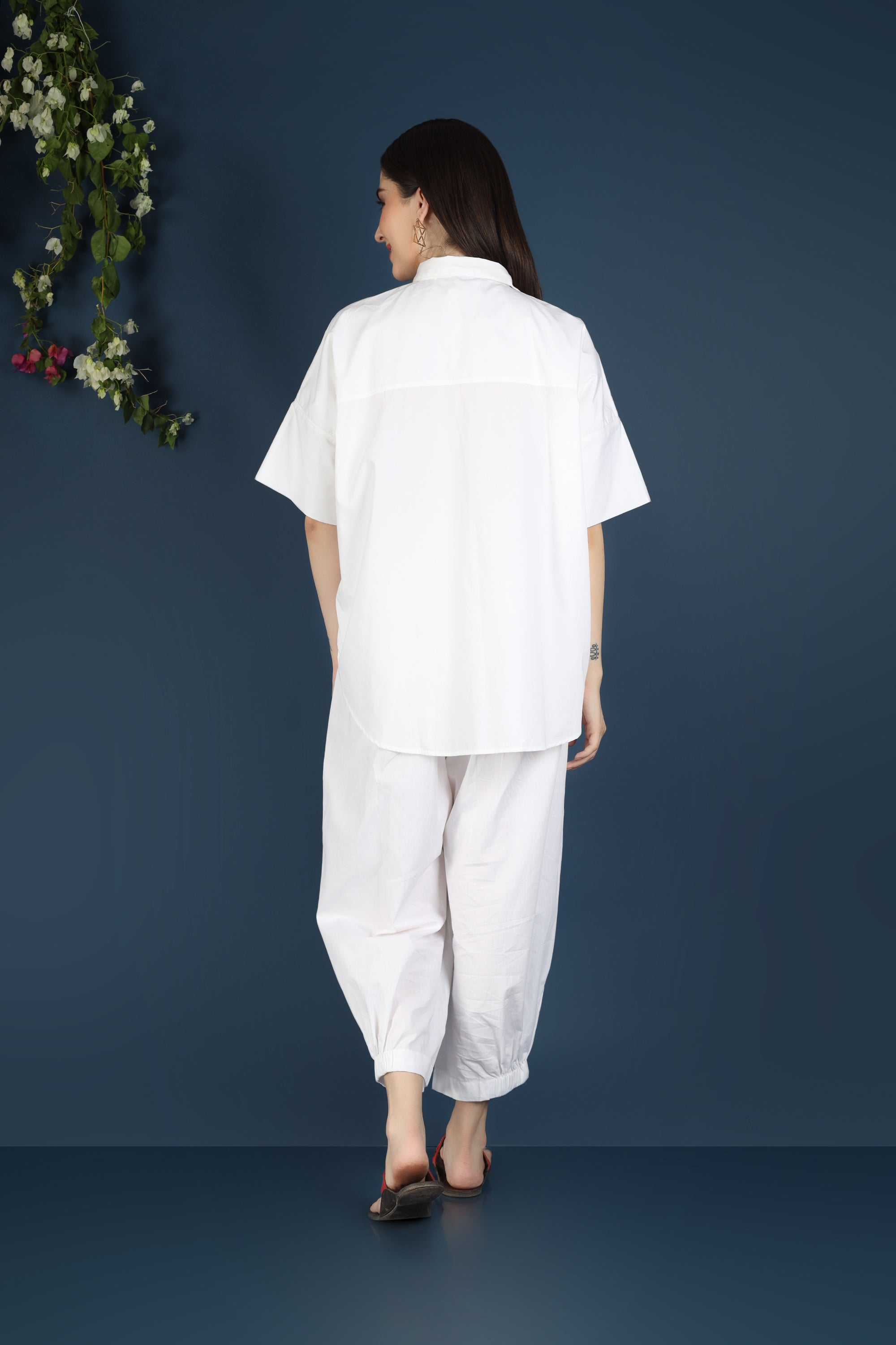 CLASSIC WHITE SHIRT